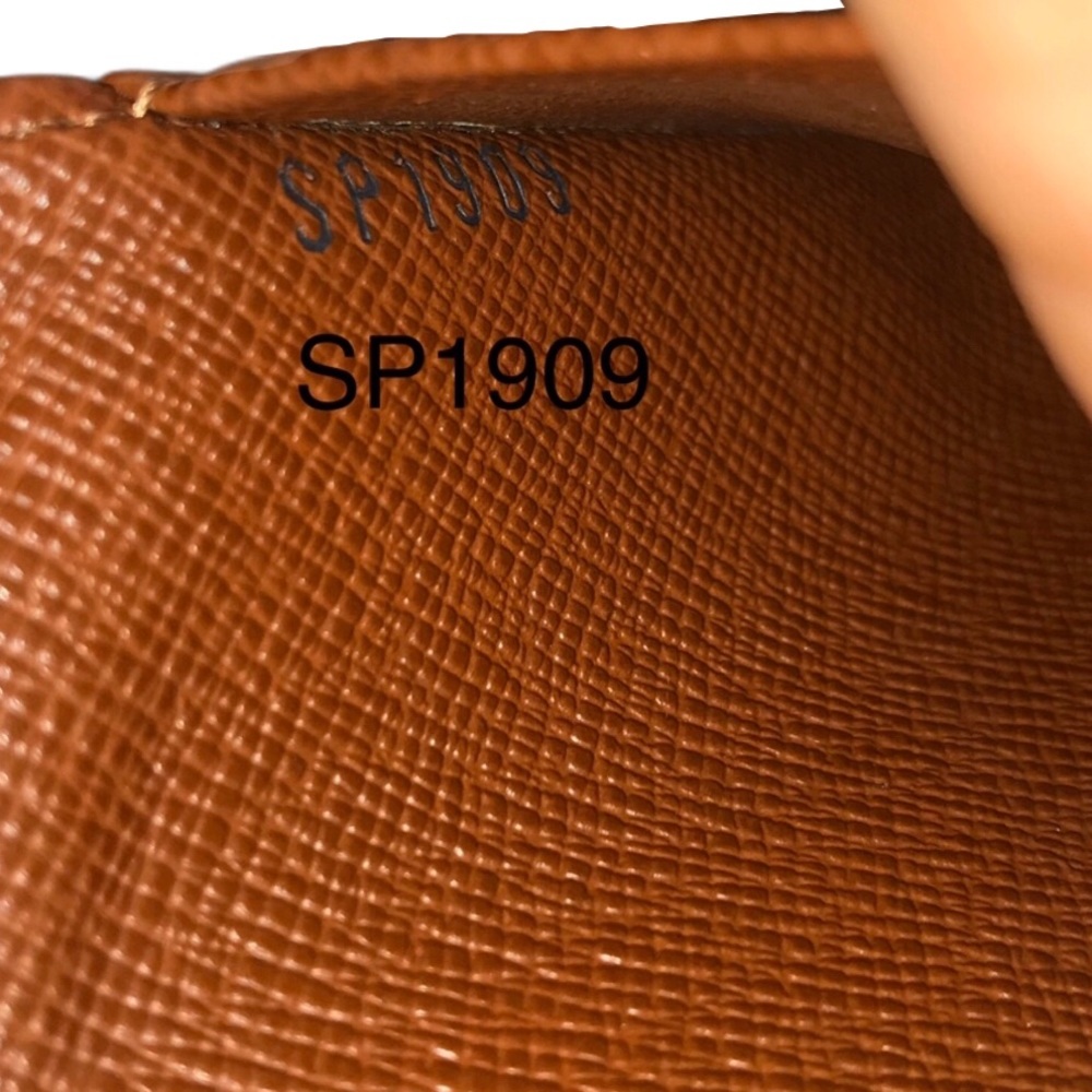 LOUIS VUITTON Monogram Porte Papiers Zippe Wallet - Picture 8 of 8